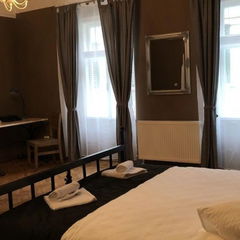 Cazare Poet Pastior Residence 