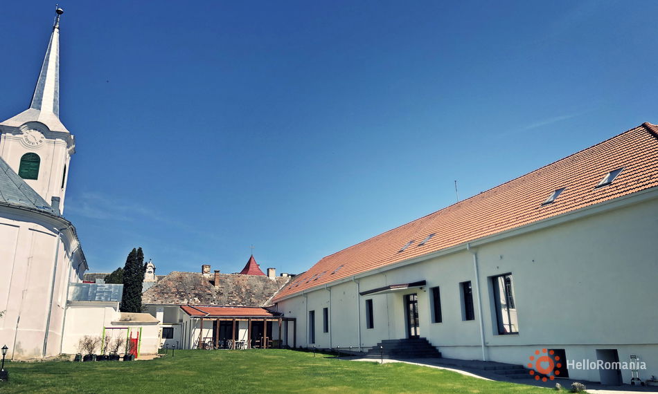 Vizitează Salina Gymnasium  Foto Salina Gymnasium
